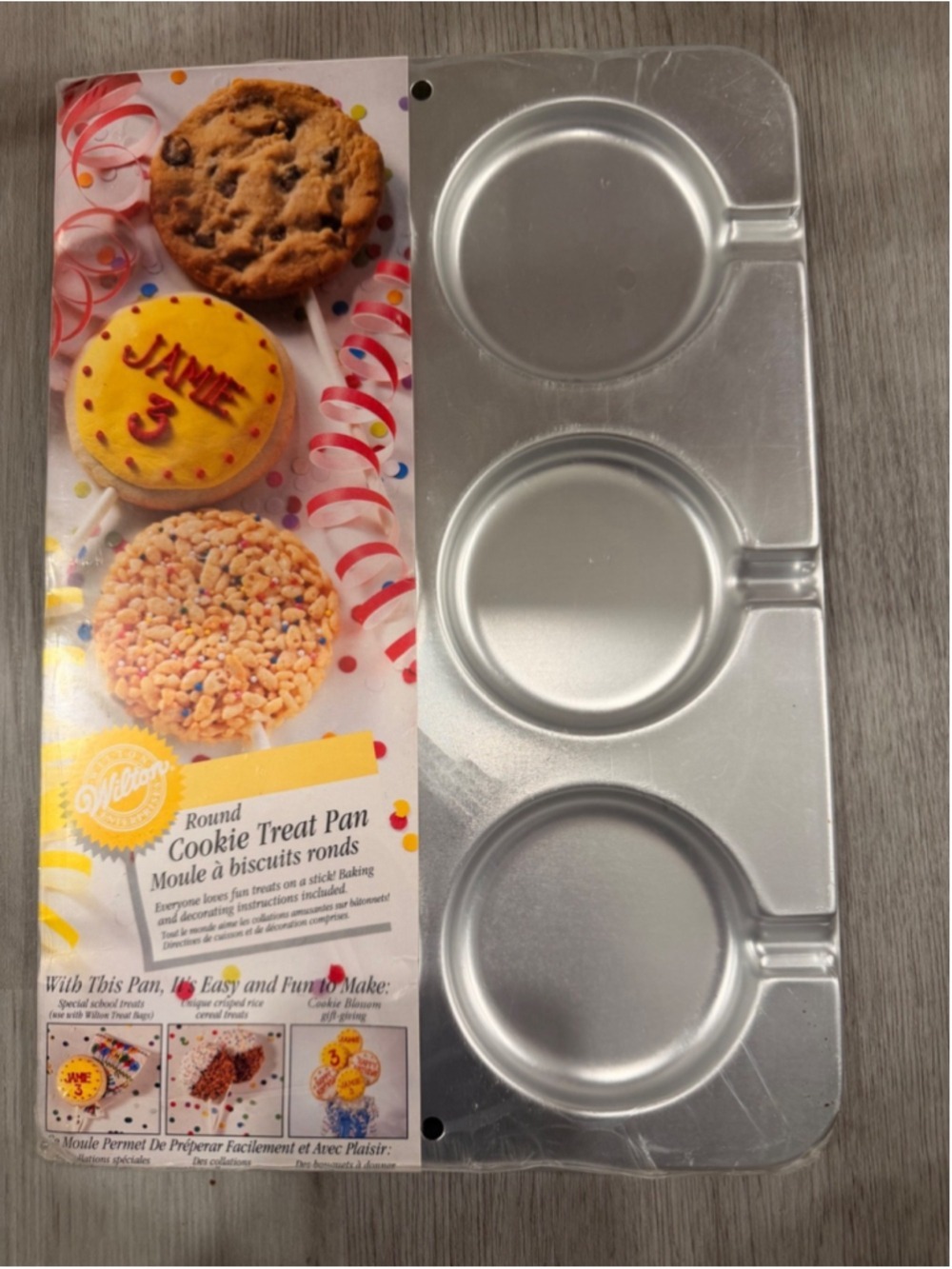 Wilton 1995 Round Cookie Chocolate Dessert Mold Baking Pan-New